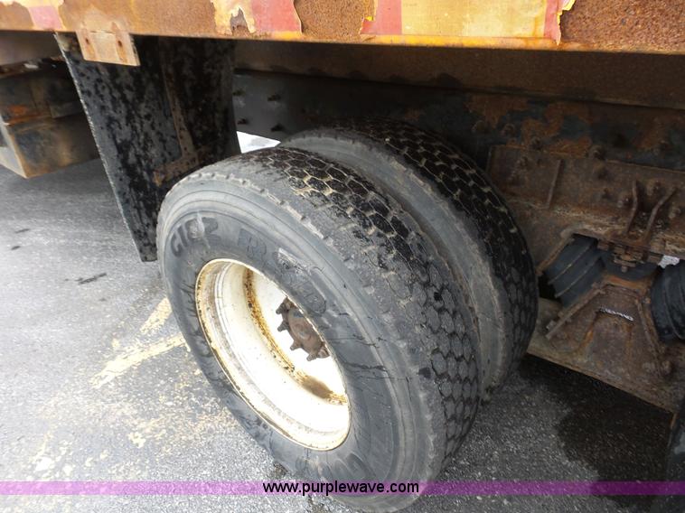 image for item K3494 2003 International 7400 dump truck