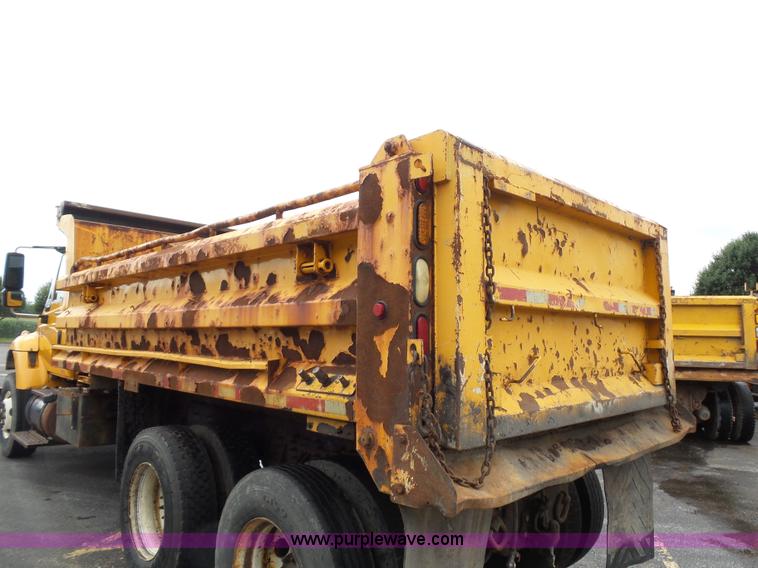 image for item K3494 2003 International 7400 dump truck