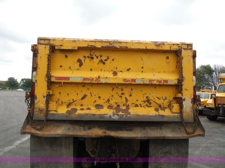 image for item K3494 2003 International 7400 dump truck