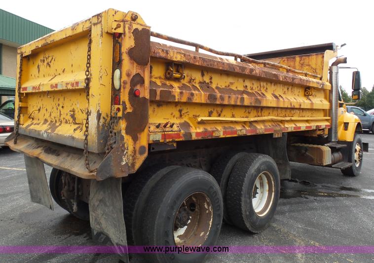 image for item K3494 2003 International 7400 dump truck
