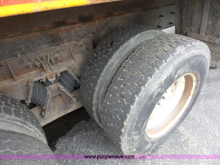 image for item K3494 2003 International 7400 dump truck