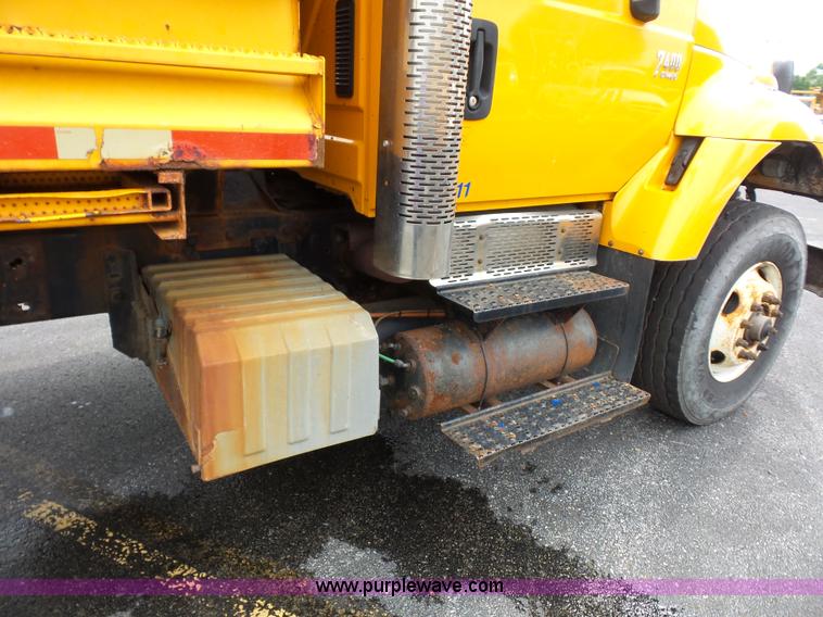 image for item K3494 2003 International 7400 dump truck