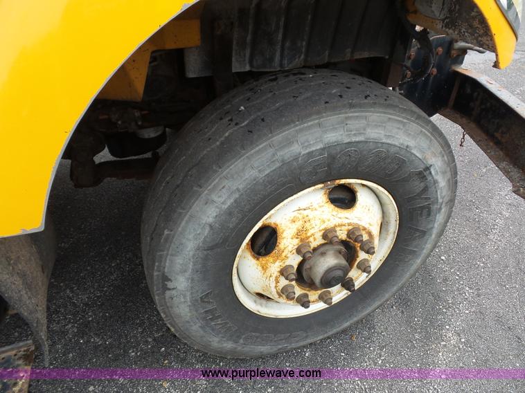 image for item K3494 2003 International 7400 dump truck