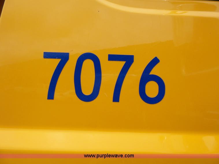 image for item K3494 2003 International 7400 dump truck