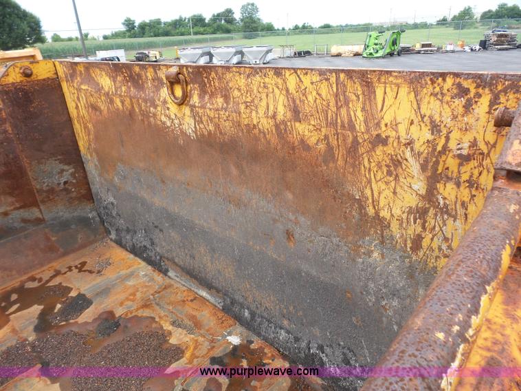 image for item K3494 2003 International 7400 dump truck