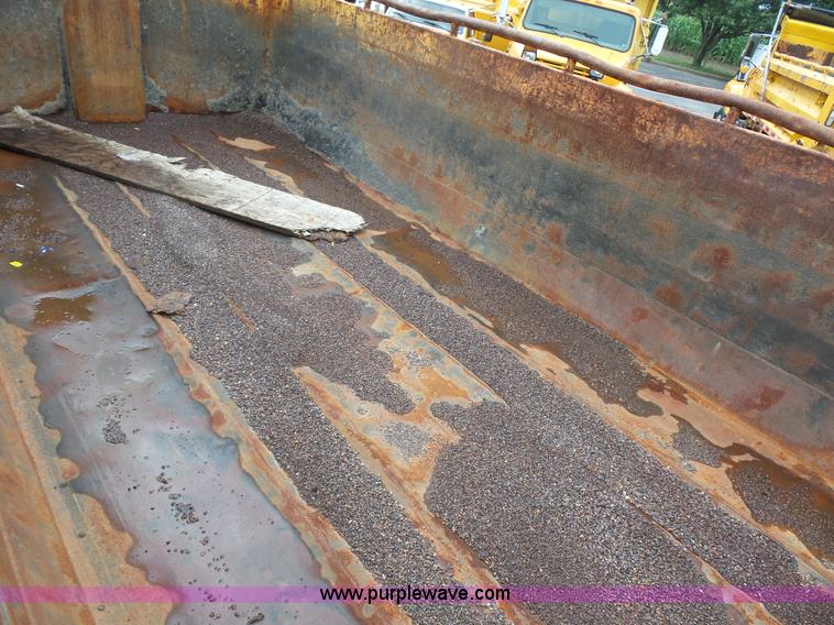 image for item K3494 2003 International 7400 dump truck