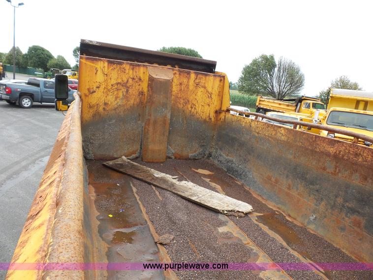 image for item K3494 2003 International 7400 dump truck