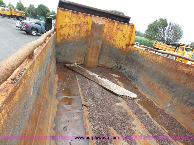 image for item K3494 2003 International 7400 dump truck