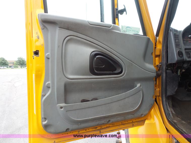 image for item K3494 2003 International 7400 dump truck