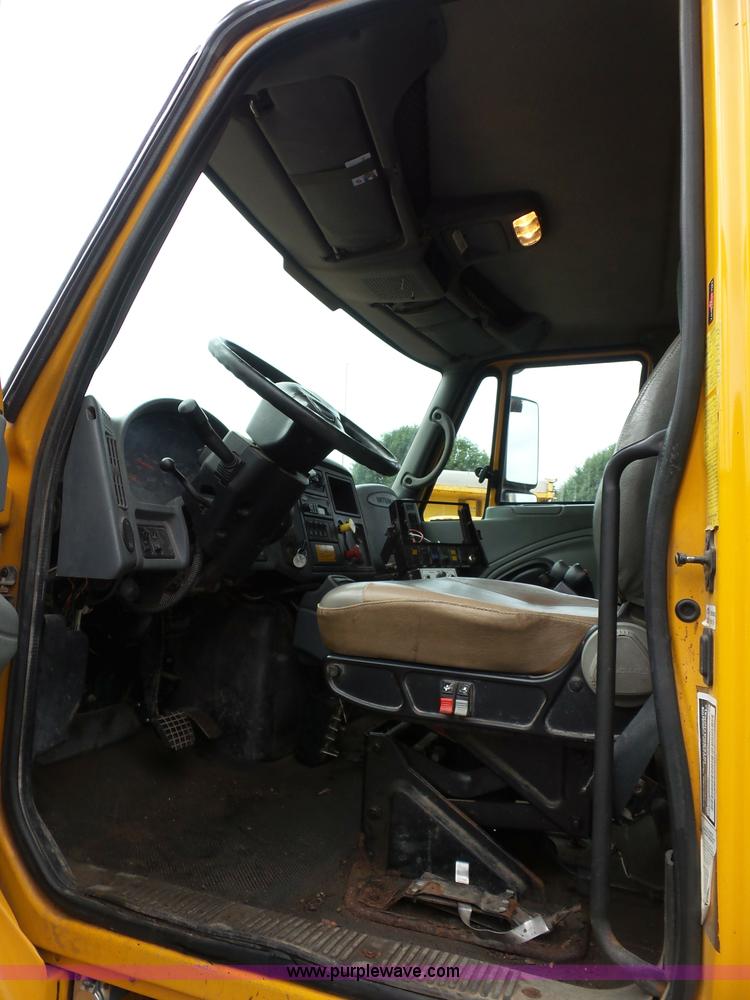 image for item K3494 2003 International 7400 dump truck