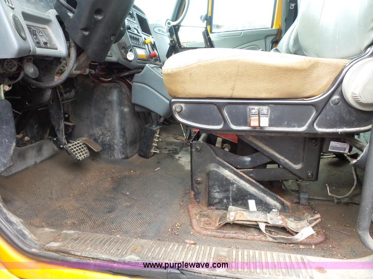 image for item K3494 2003 International 7400 dump truck