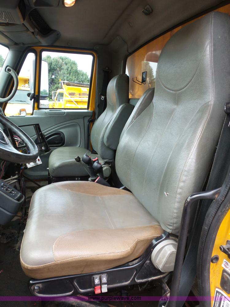 image for item K3494 2003 International 7400 dump truck