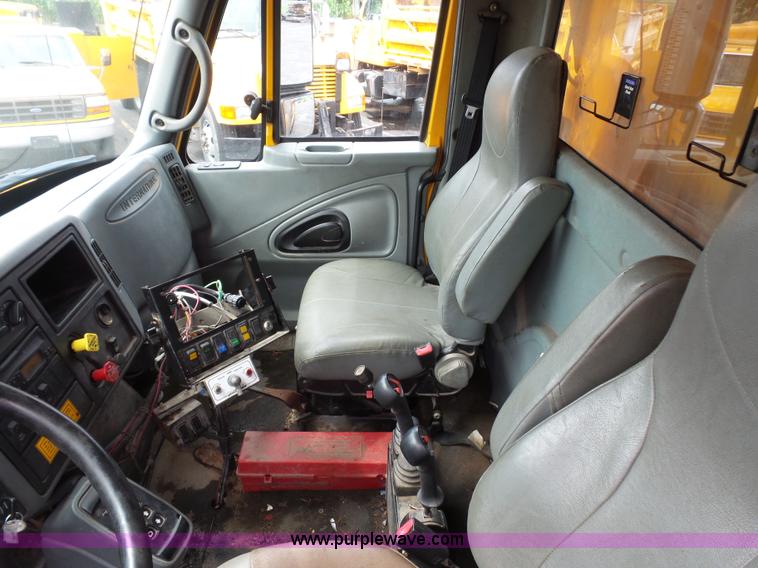 image for item K3494 2003 International 7400 dump truck