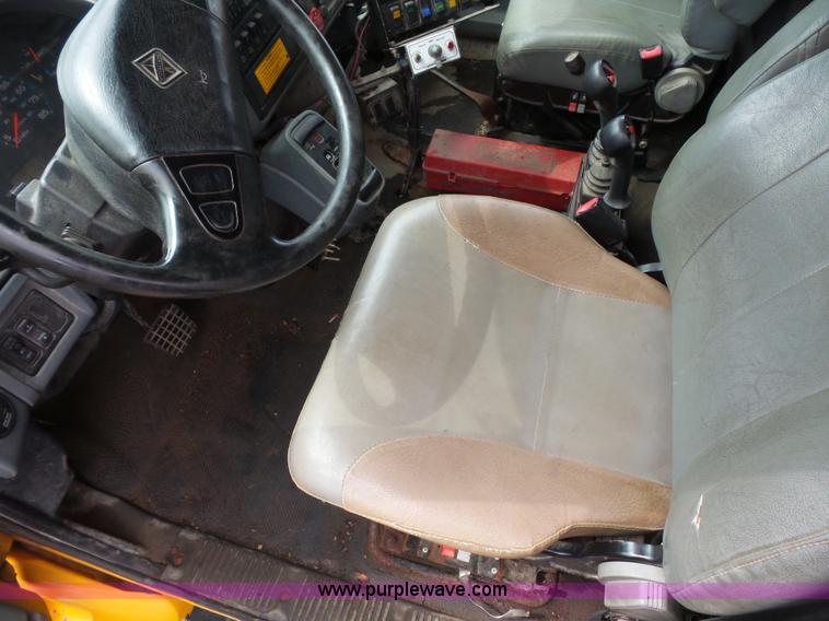 image for item K3494 2003 International 7400 dump truck