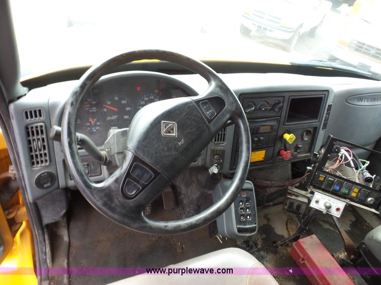 image for item K3494 2003 International 7400 dump truck