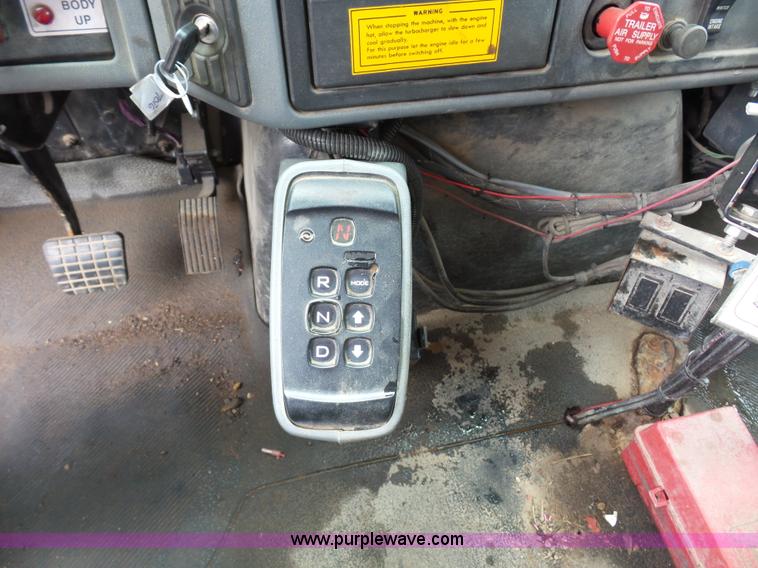 image for item K3494 2003 International 7400 dump truck