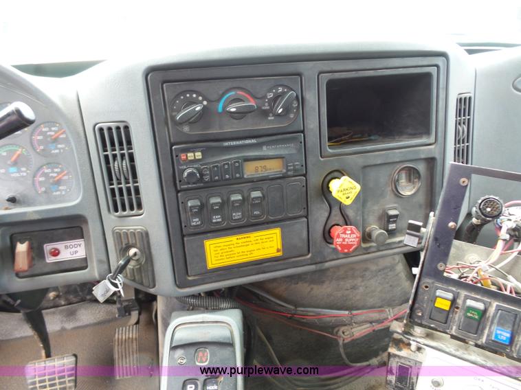 image for item K3494 2003 International 7400 dump truck