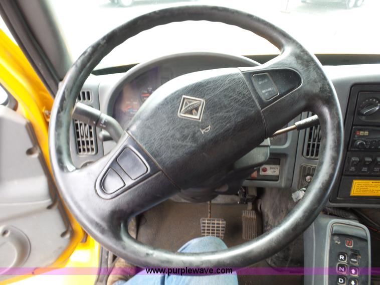 image for item K3494 2003 International 7400 dump truck