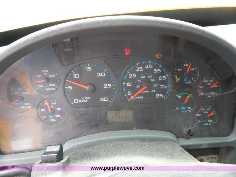 image for item K3494 2003 International 7400 dump truck