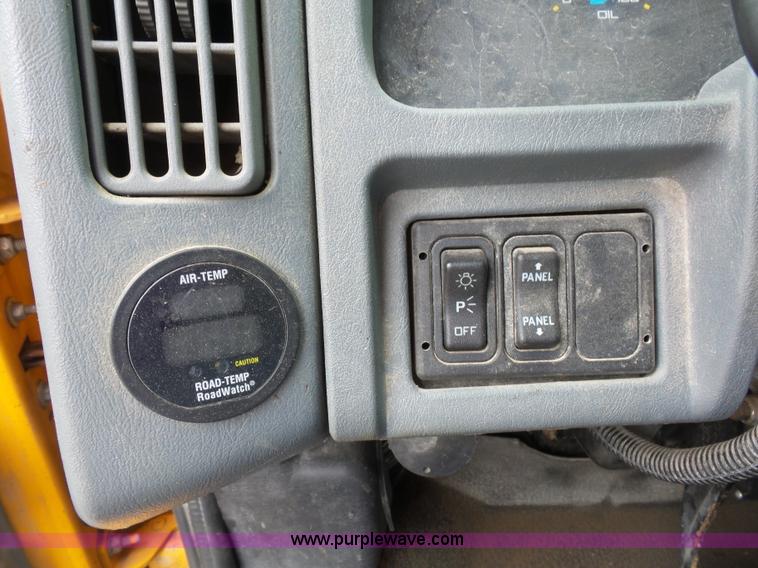 image for item K3494 2003 International 7400 dump truck