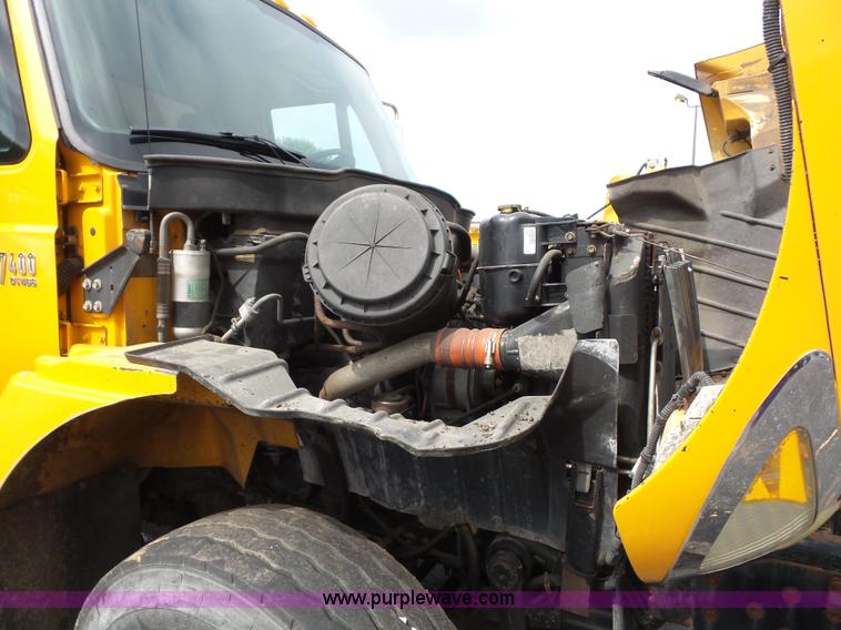image for item K3494 2003 International 7400 dump truck