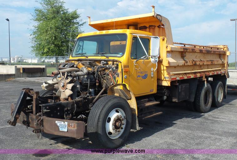 image for item K3495 1999 International 4900 dump truck