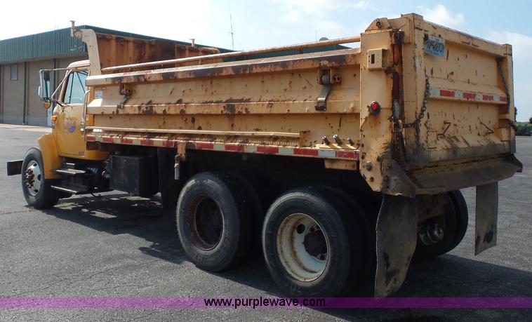 image for item K3495 1999 International 4900 dump truck