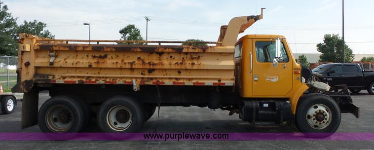 image for item K3495 1999 International 4900 dump truck