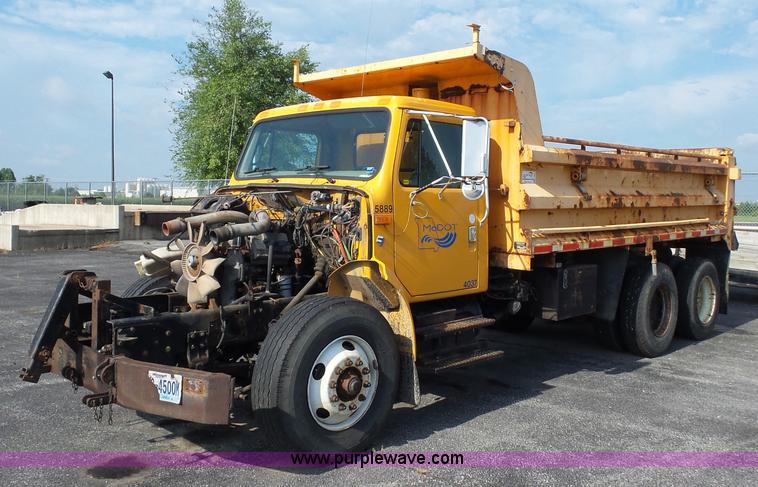 image for item K3495 1999 International 4900 dump truck