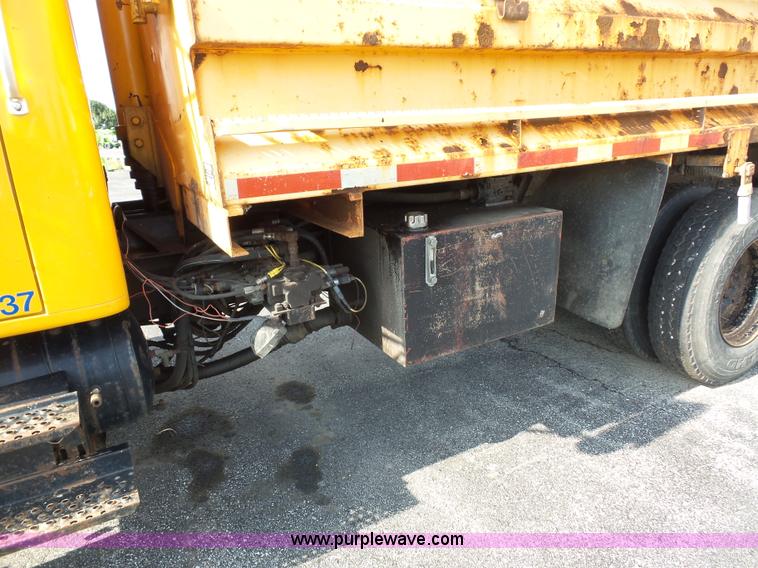 image for item K3495 1999 International 4900 dump truck