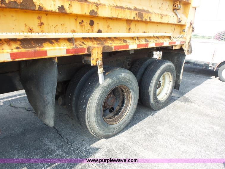 image for item K3495 1999 International 4900 dump truck
