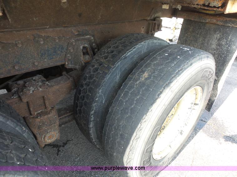 image for item K3495 1999 International 4900 dump truck