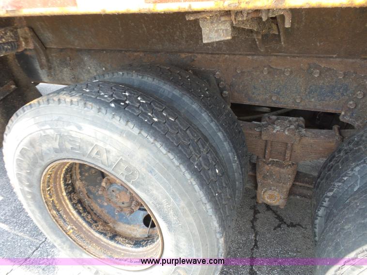 image for item K3495 1999 International 4900 dump truck