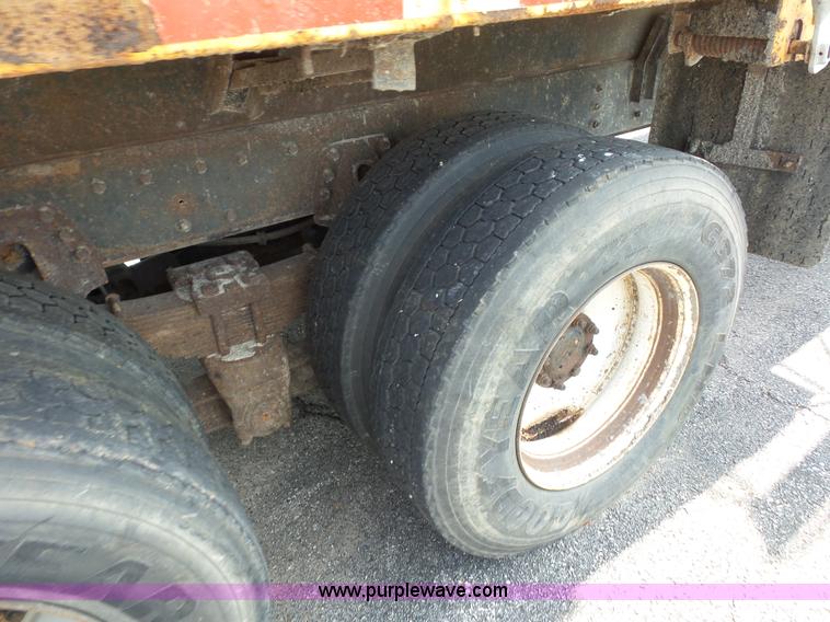 image for item K3495 1999 International 4900 dump truck