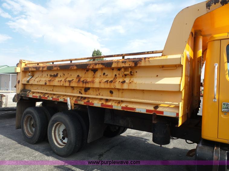 image for item K3495 1999 International 4900 dump truck