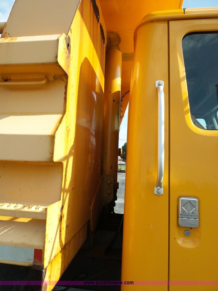image for item K3495 1999 International 4900 dump truck