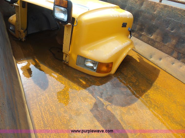 image for item K3495 1999 International 4900 dump truck