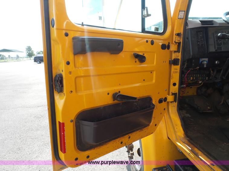 image for item K3495 1999 International 4900 dump truck