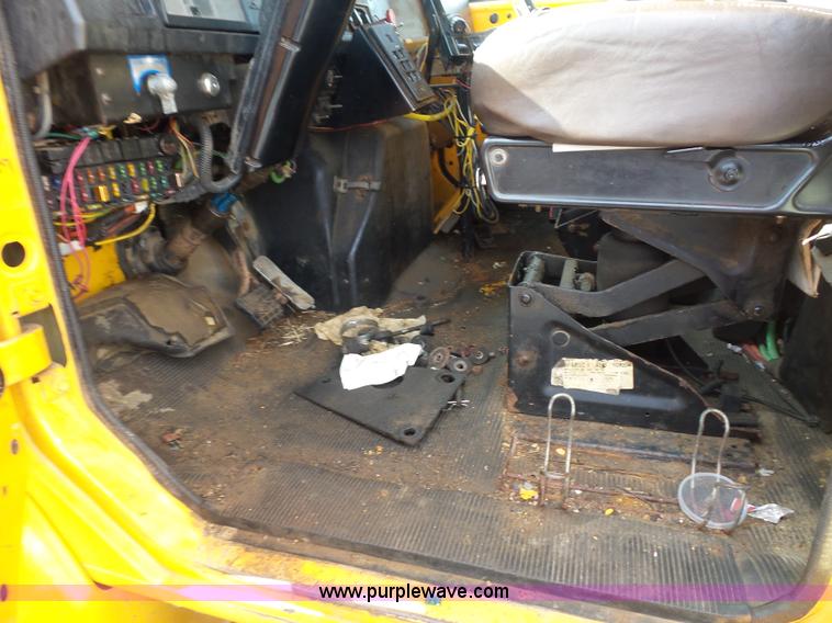 image for item K3495 1999 International 4900 dump truck