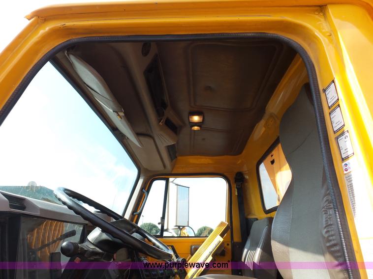 image for item K3495 1999 International 4900 dump truck