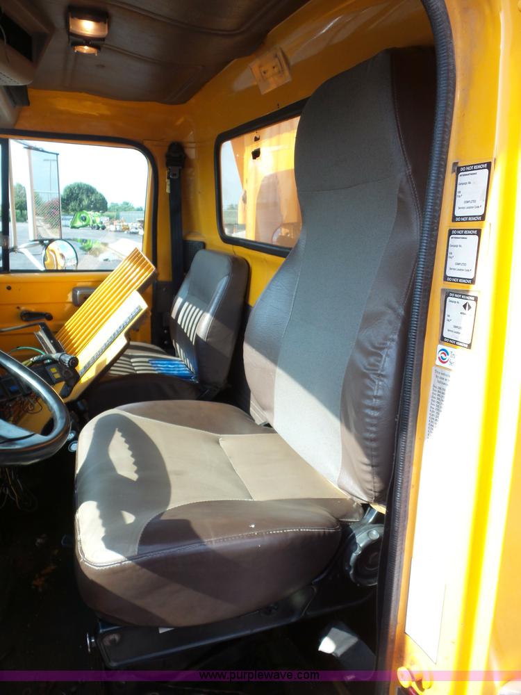 image for item K3495 1999 International 4900 dump truck