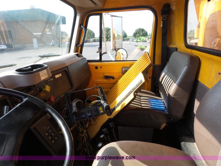 image for item K3495 1999 International 4900 dump truck