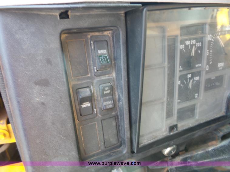 image for item K3495 1999 International 4900 dump truck