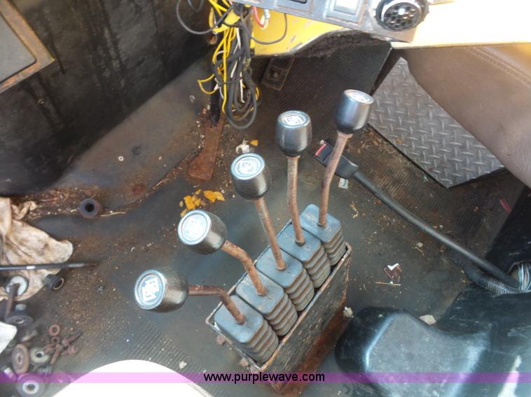 image for item K3495 1999 International 4900 dump truck