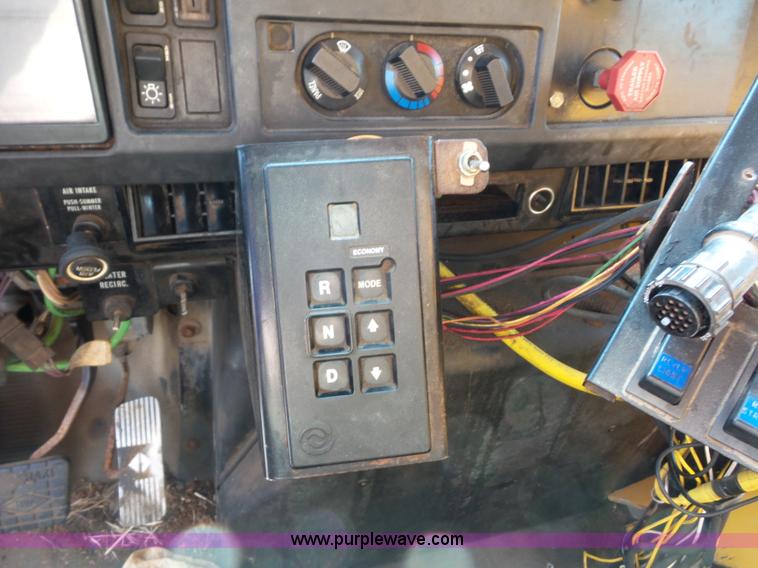 image for item K3495 1999 International 4900 dump truck