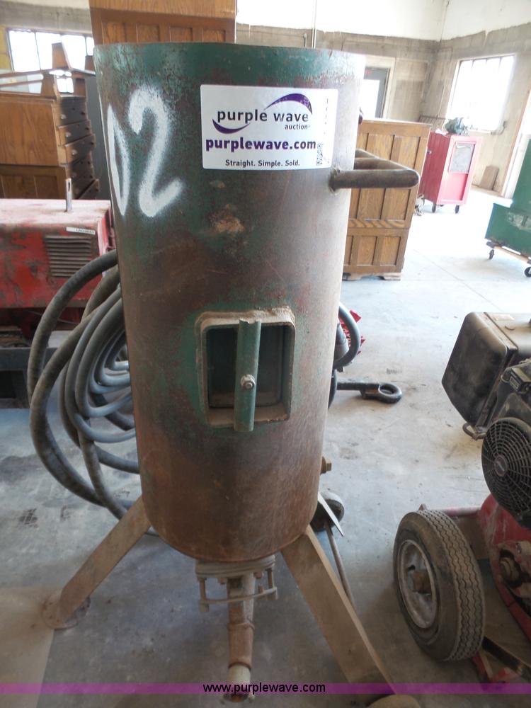 Sandblasting pot in St. Joseph, MO Item K4635 sold Purple Wave