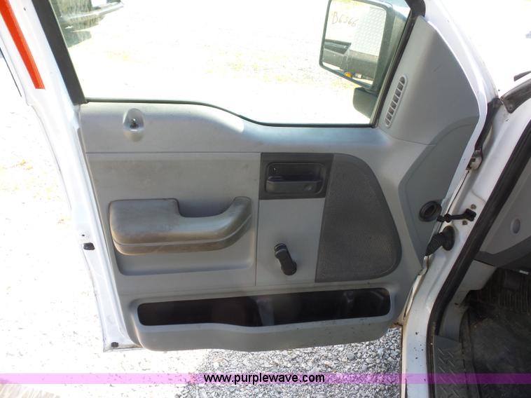 image for item L2860 2008 Ford F150 pickup truck