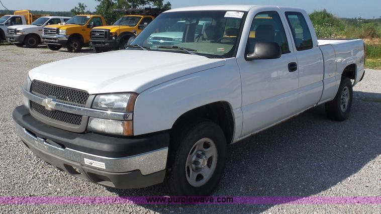 image for item L2861 2003 Chevrolet Silverado 1500 Ext. Cab pickup truck