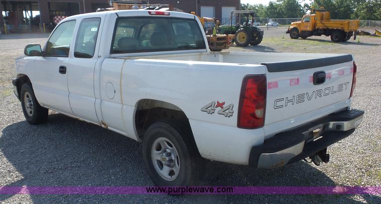 image for item L2861 2003 Chevrolet Silverado 1500 Ext. Cab pickup truck