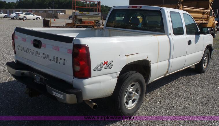image for item L2861 2003 Chevrolet Silverado 1500 Ext. Cab pickup truck